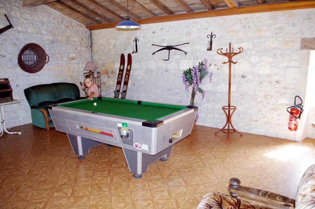 Le Clos Fleuri Hotell Médis Exteriör bild