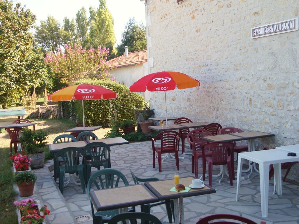 Le Clos Fleuri Hotell Médis Exteriör bild